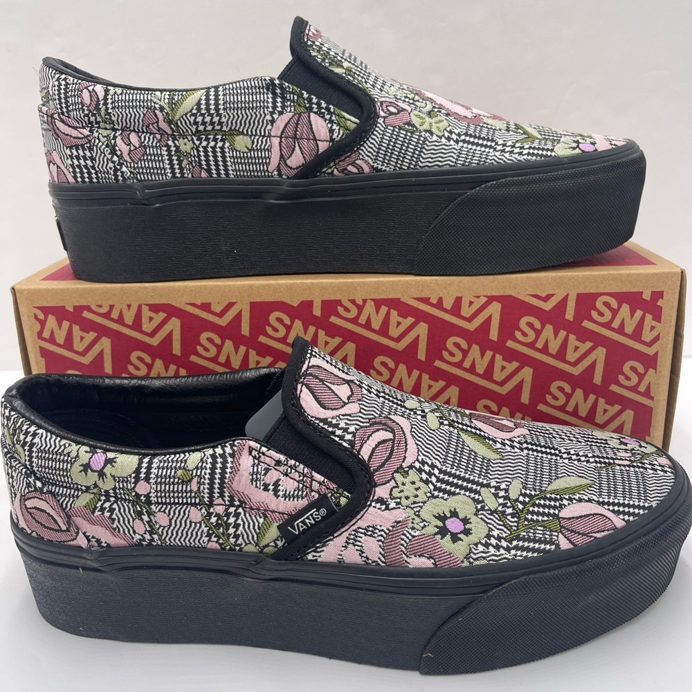 Vans WMNS Classic Slip-On Stackform Platform Sneakers
Tapestry Floral Black - Picture 16 of 16